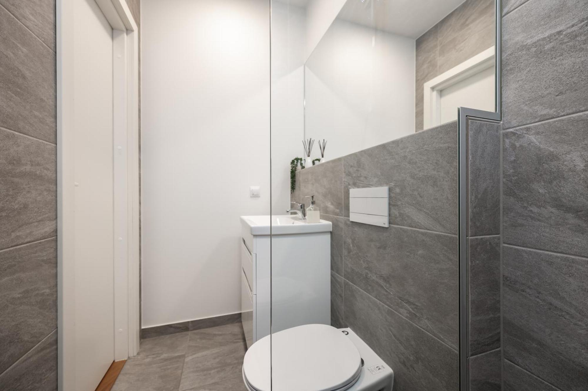 Hilltop Apartments - Studio Rooms In City Centre Tallinn Exterior photo